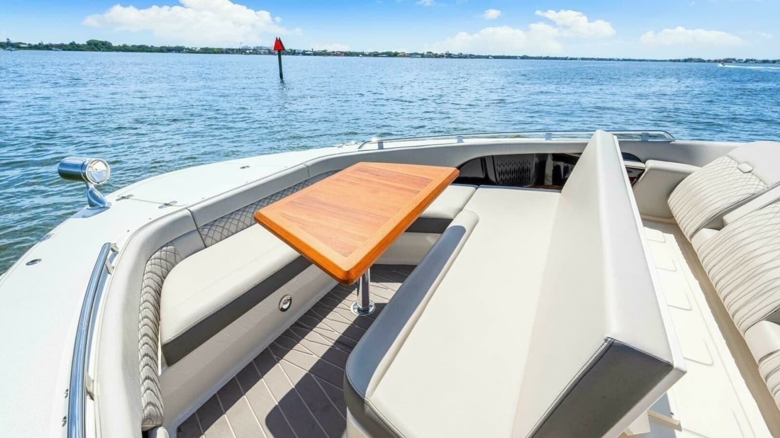 2022 Sea Ray 370 OB