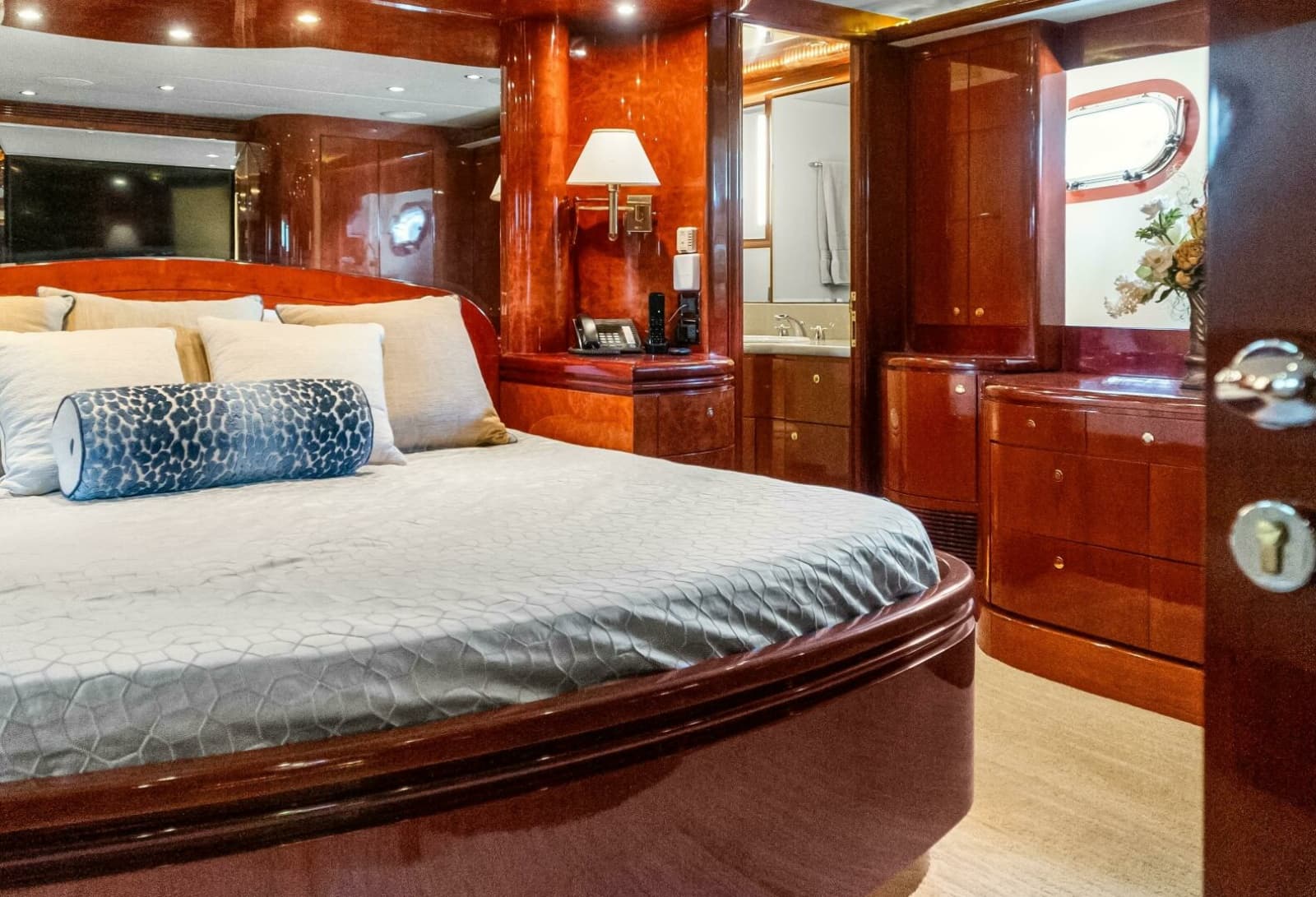 2005 Ocean Alexander 80 motoryacht