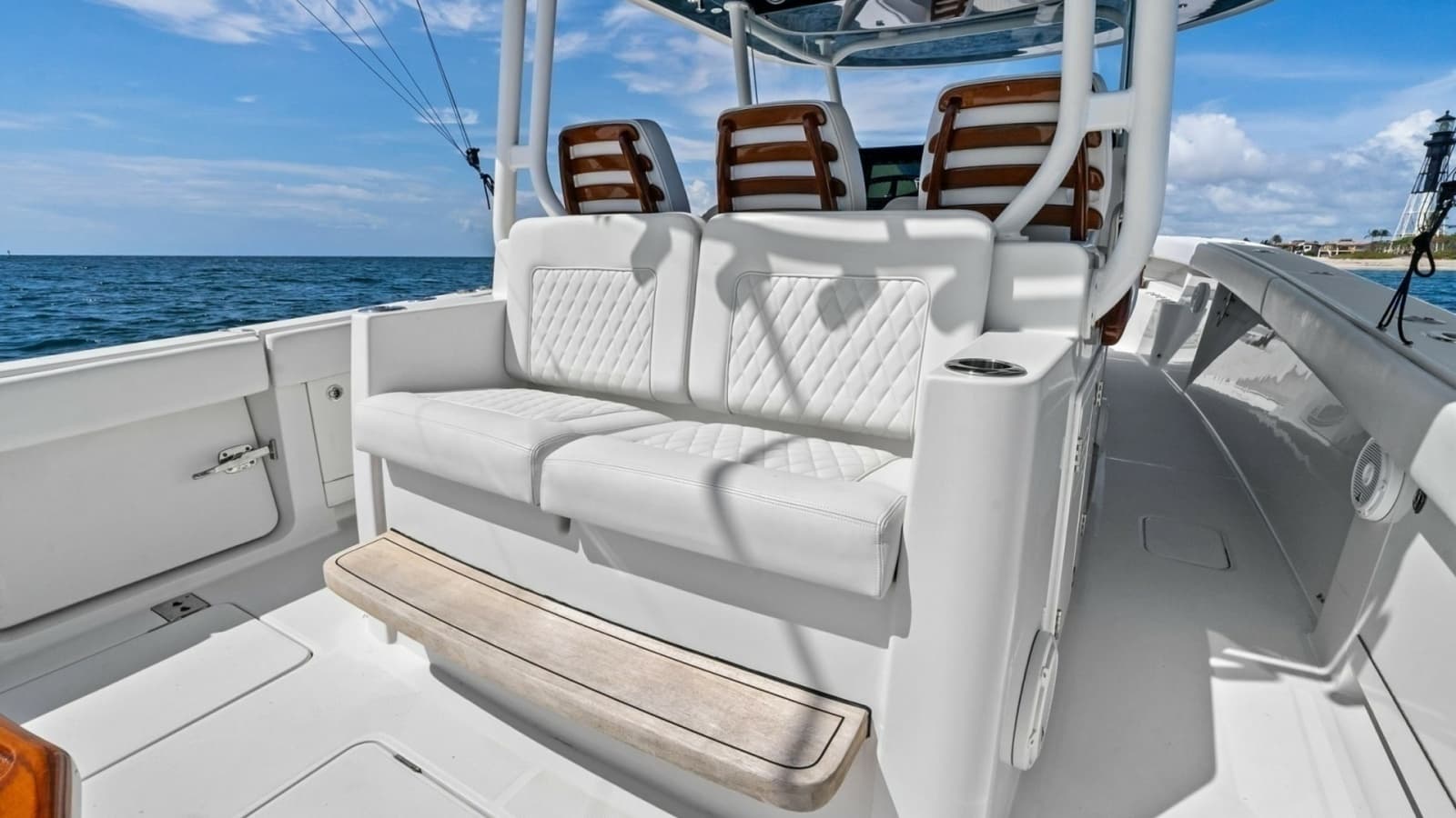 2020 Jupiter 43 SF MENACE Mezzanine Seating