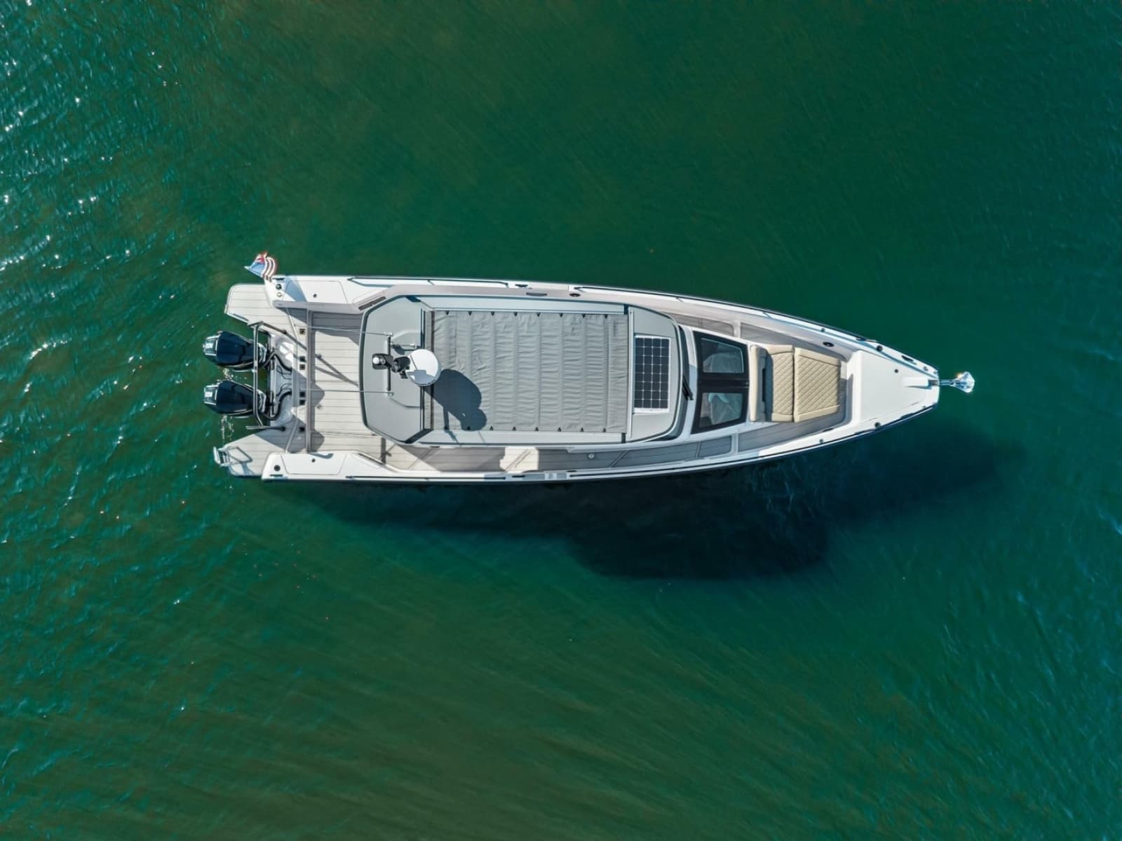 Axopar 37 - Exterior Profile