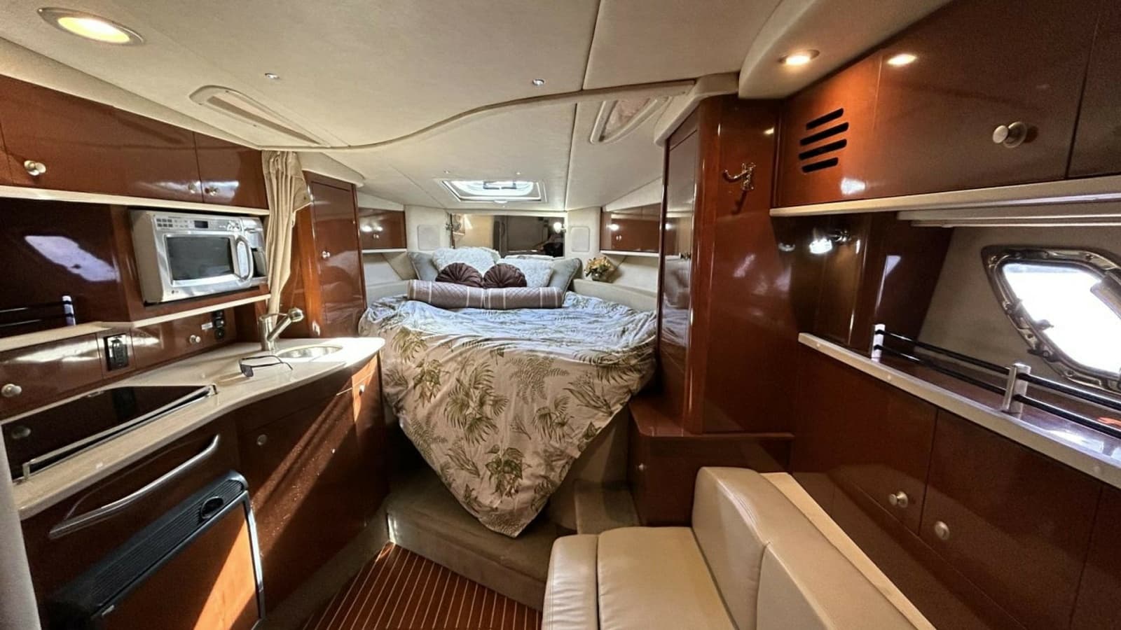 2009 Sea Ray 310 Sundancer Andrews Place Stateroom