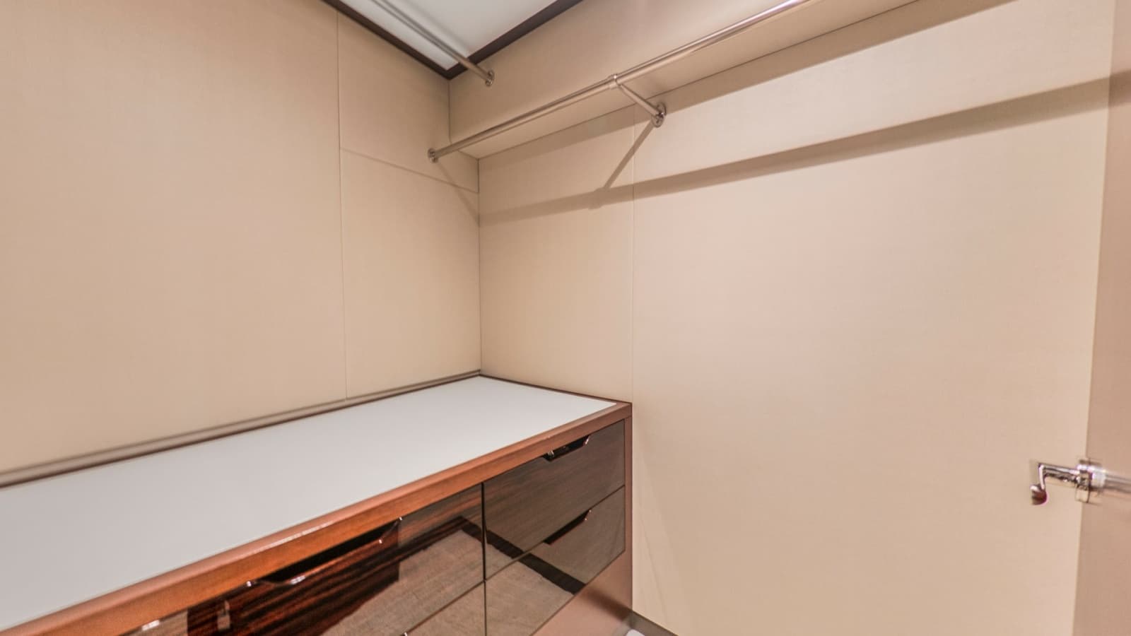 2024 Ocean Alexander 28E "LONE STAR" Walk-In Closet