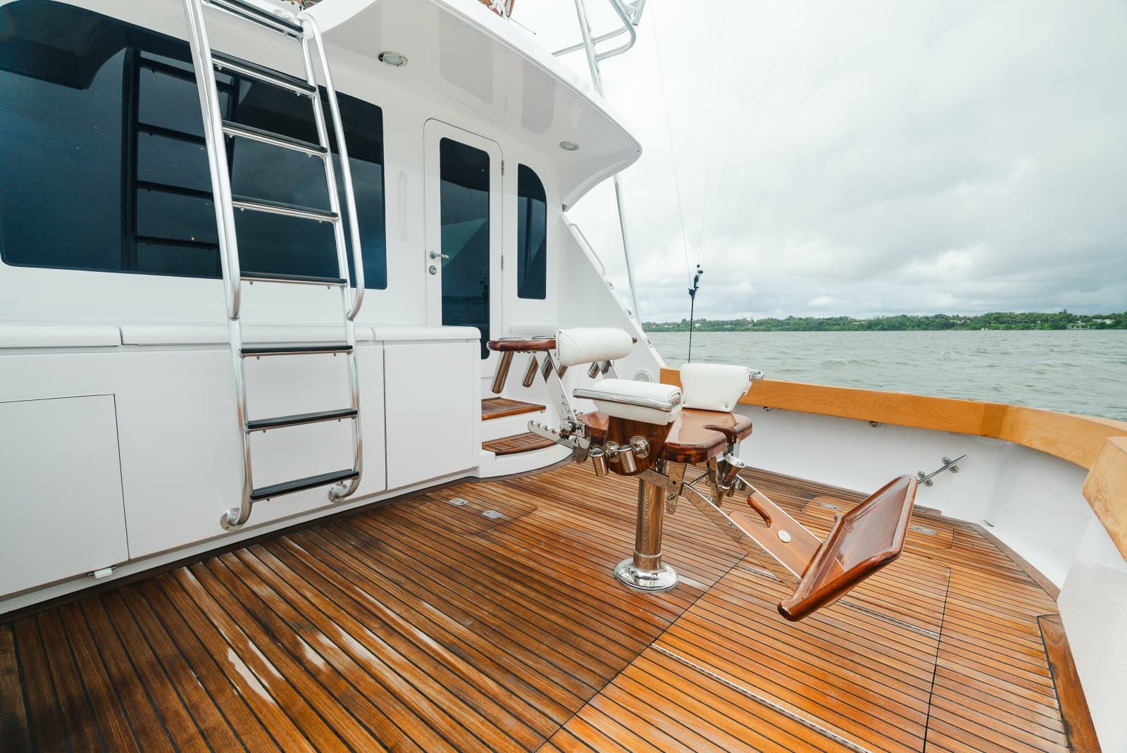 2005 Hatteras 60 Convertible