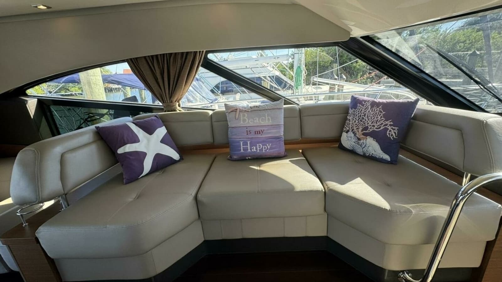 2016 Sea Ray 470 Sundancer 'Lopez Cove II' - Saloon Seating