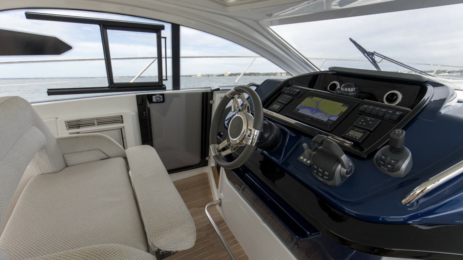 2022 Beneteau 41 Grand Turismo War Downs Eagle Helm (3)
