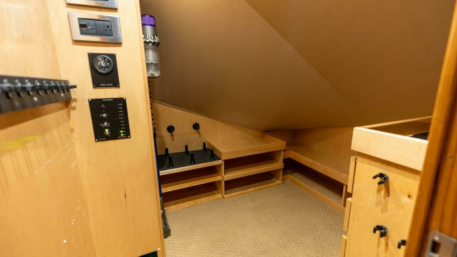 2013 Viking 76 Convertible- REEL FIRE-Storage