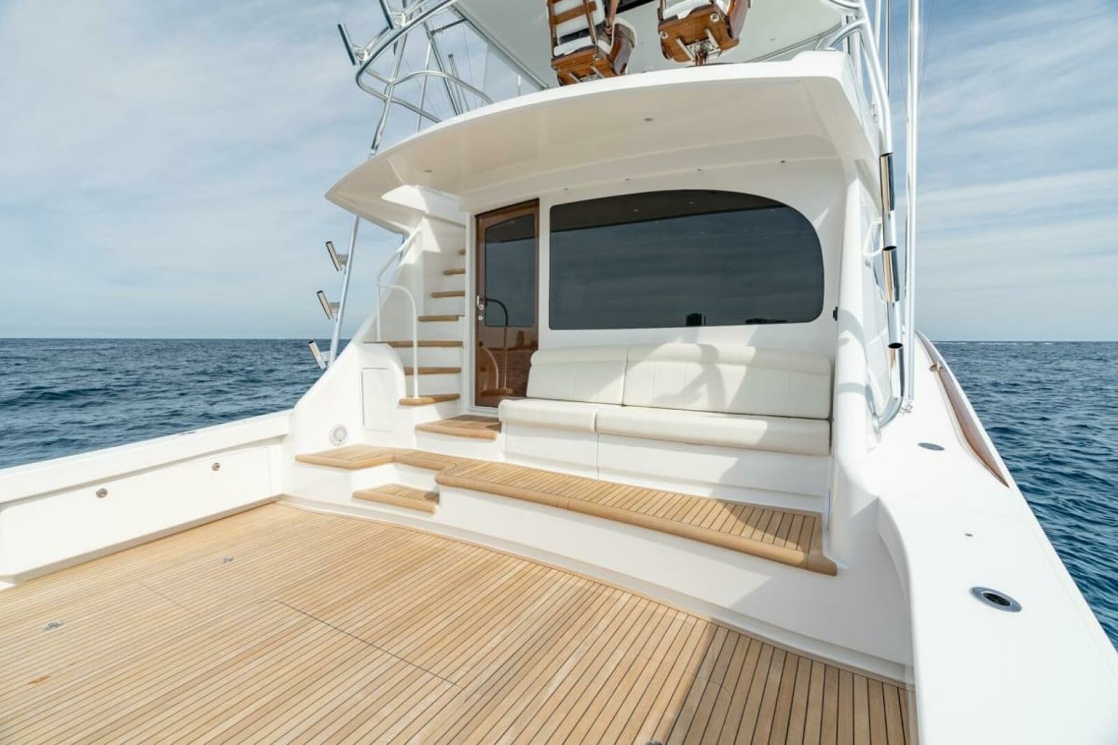 Viking 64 - Cockpit/Mezzanine