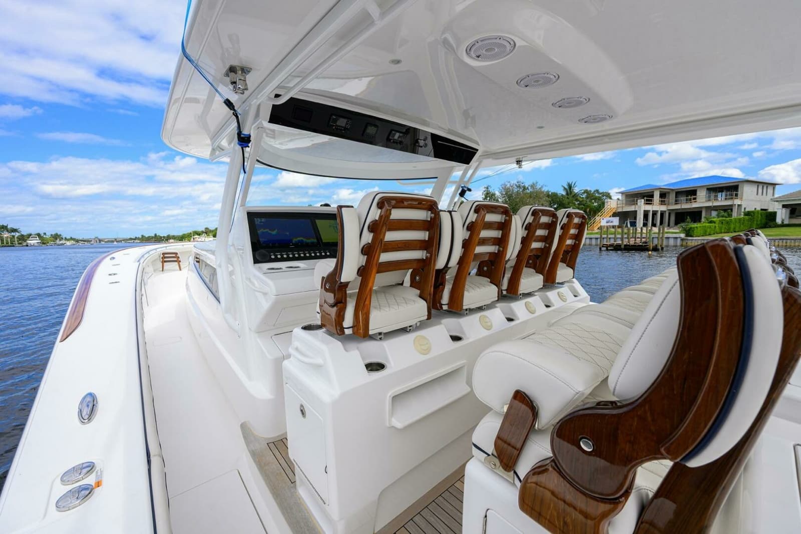 Valhalla 55 - LITTLE KEMOSABE - Port View of Helm Seating