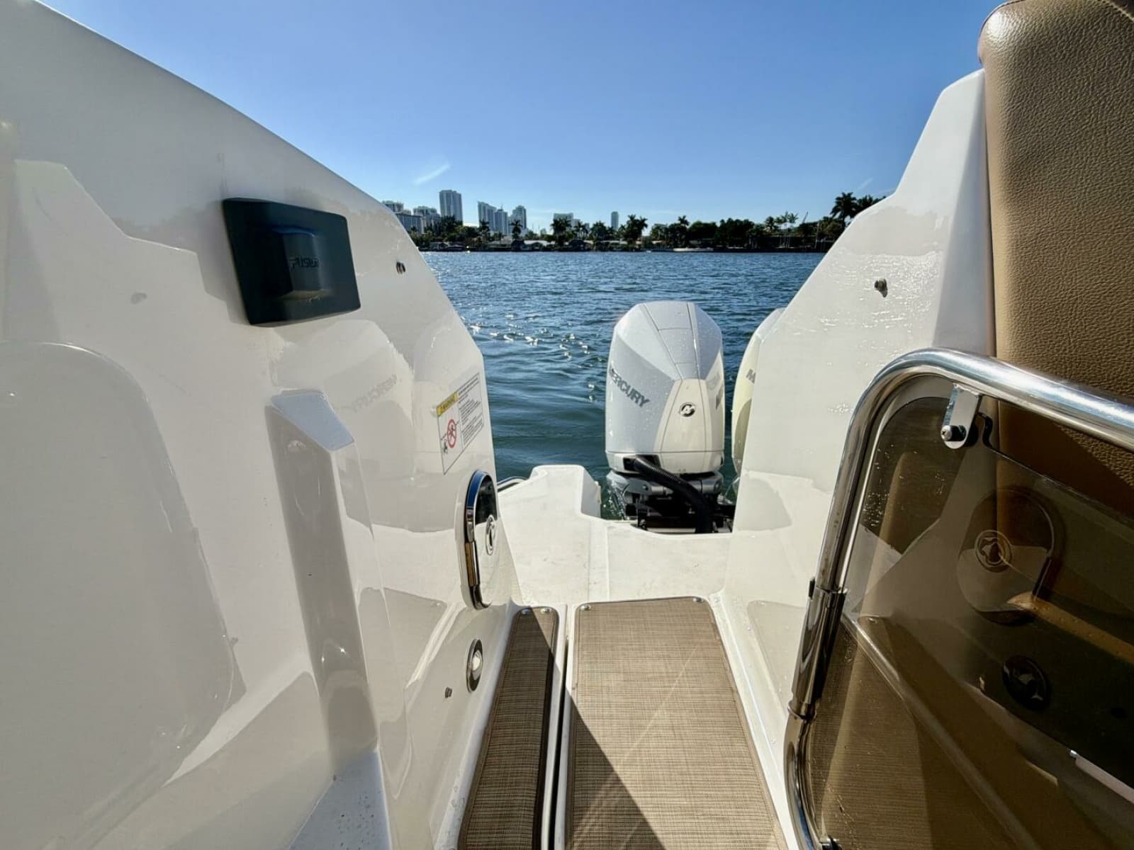 Sea Ray 32 - Engines