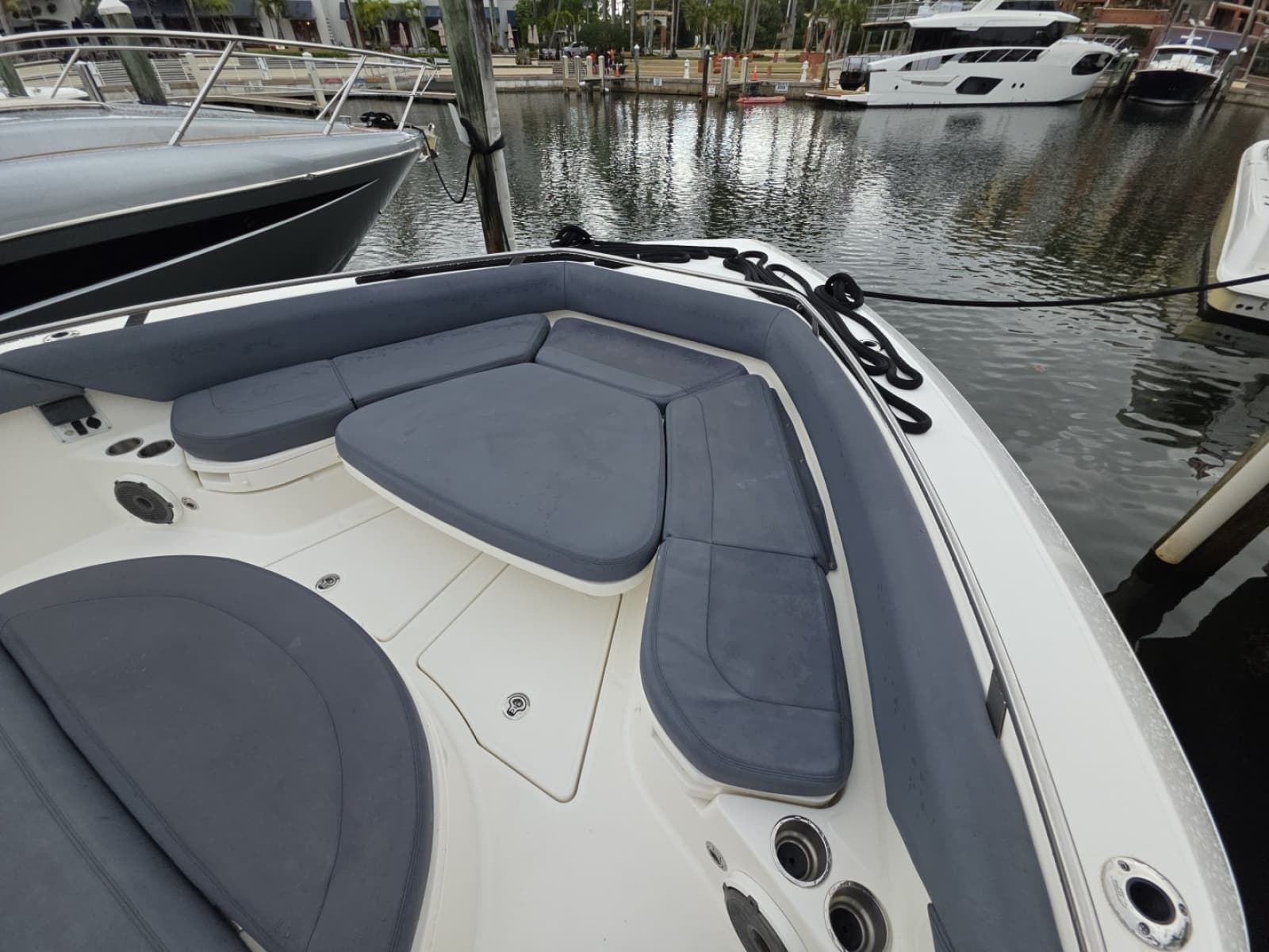 2021 Boston Whaler 420 Outrage BFT-Profile