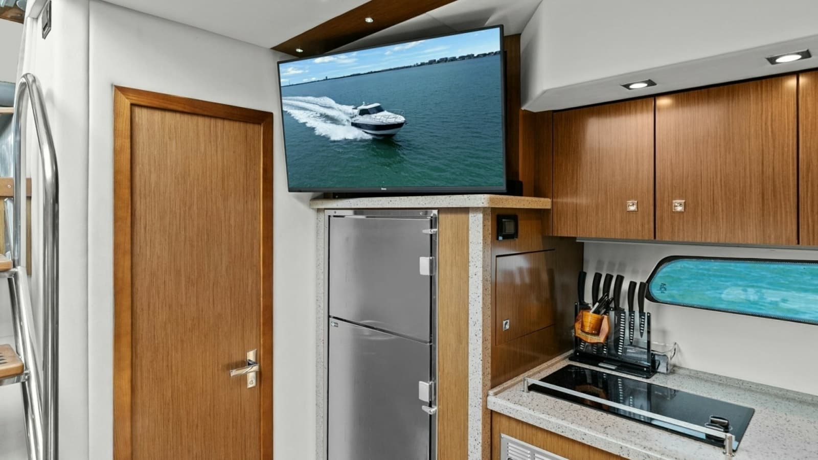 2014 Cruisers Yachts 48 Cantius