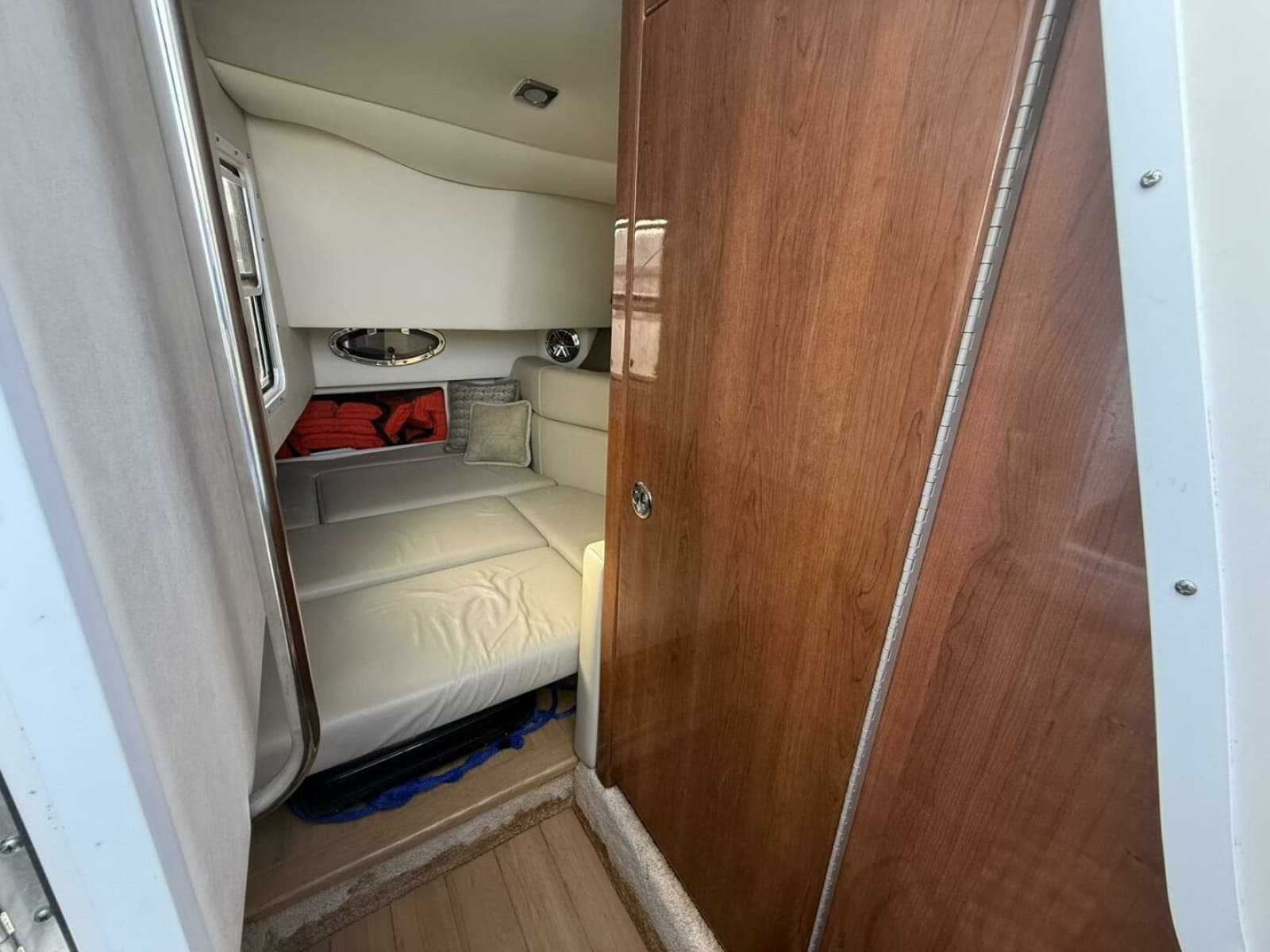 Formula 33 -  Cabin