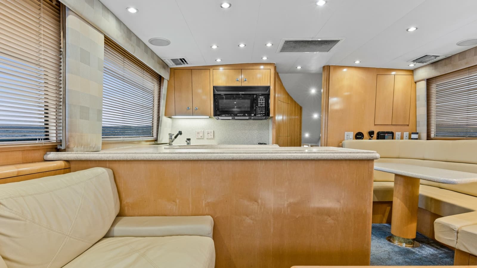 1999 Hatteras 60 Enclosed Bridge Better Days Salon (3)