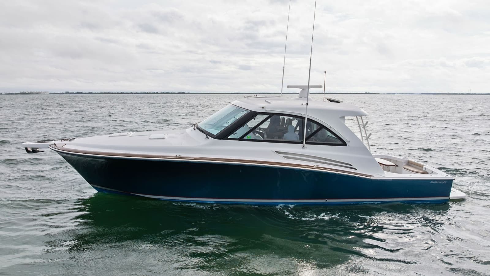 Profile View of Hatteras GT45X