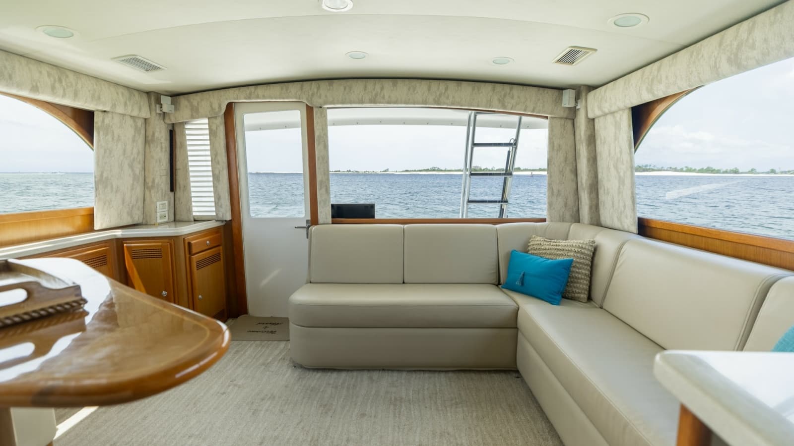 Salon with Panoramic Windows