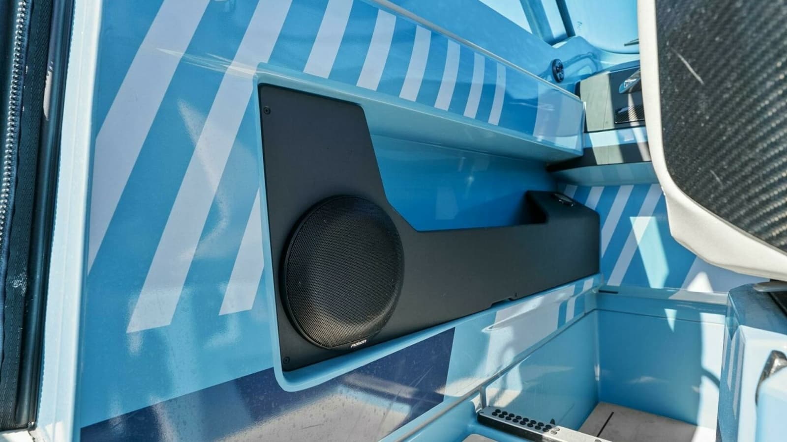 2022 Axopar Brabus Shadow 500 TT - Sound System
