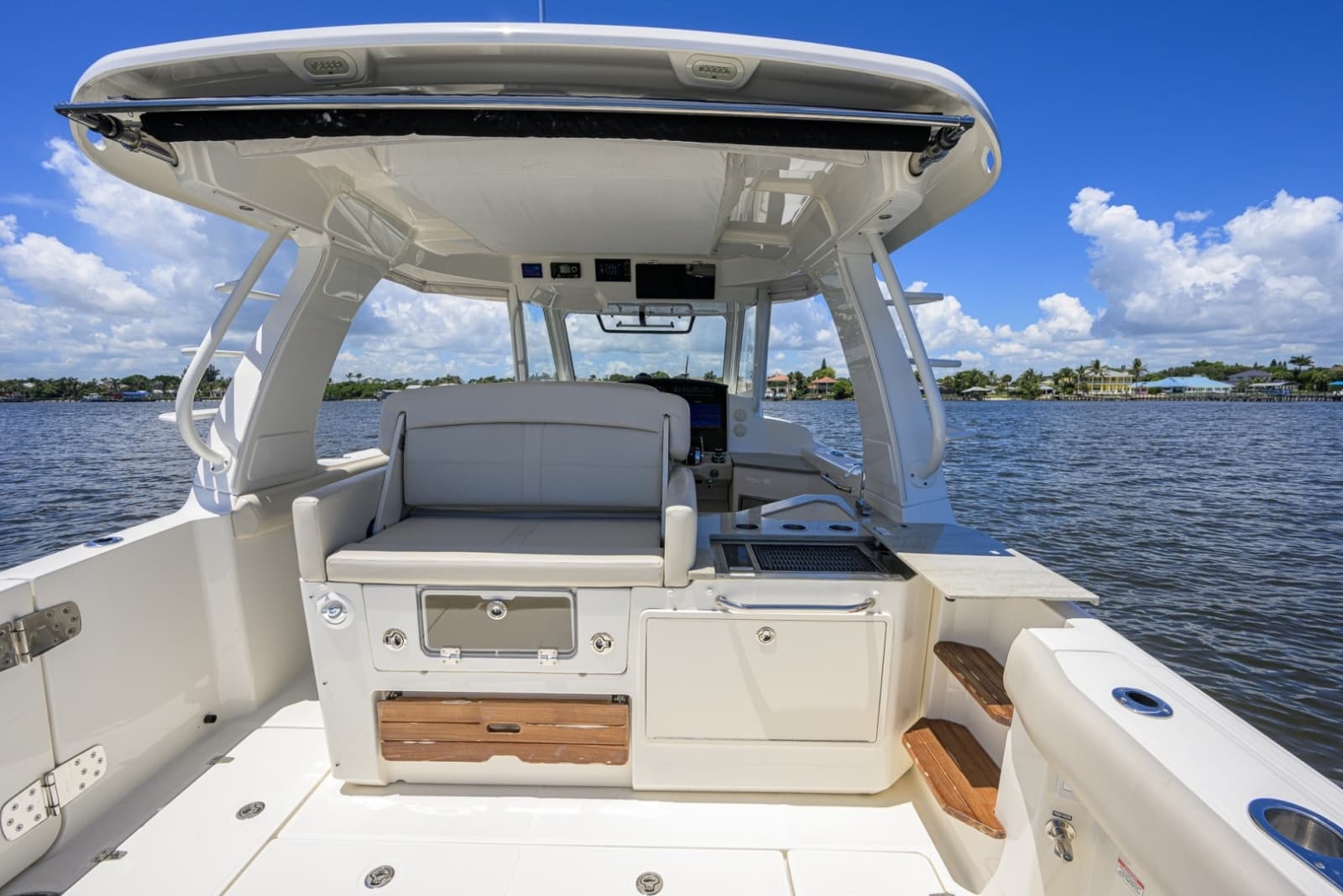 Boston Whaler 35 - DERRYN -  Cockpit