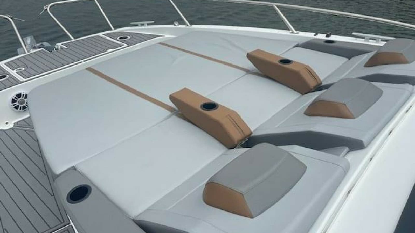 2022 Beneteau 32 Gran Turismo "FORTUNA" - Forward Sunpad with Adjustable Backrests