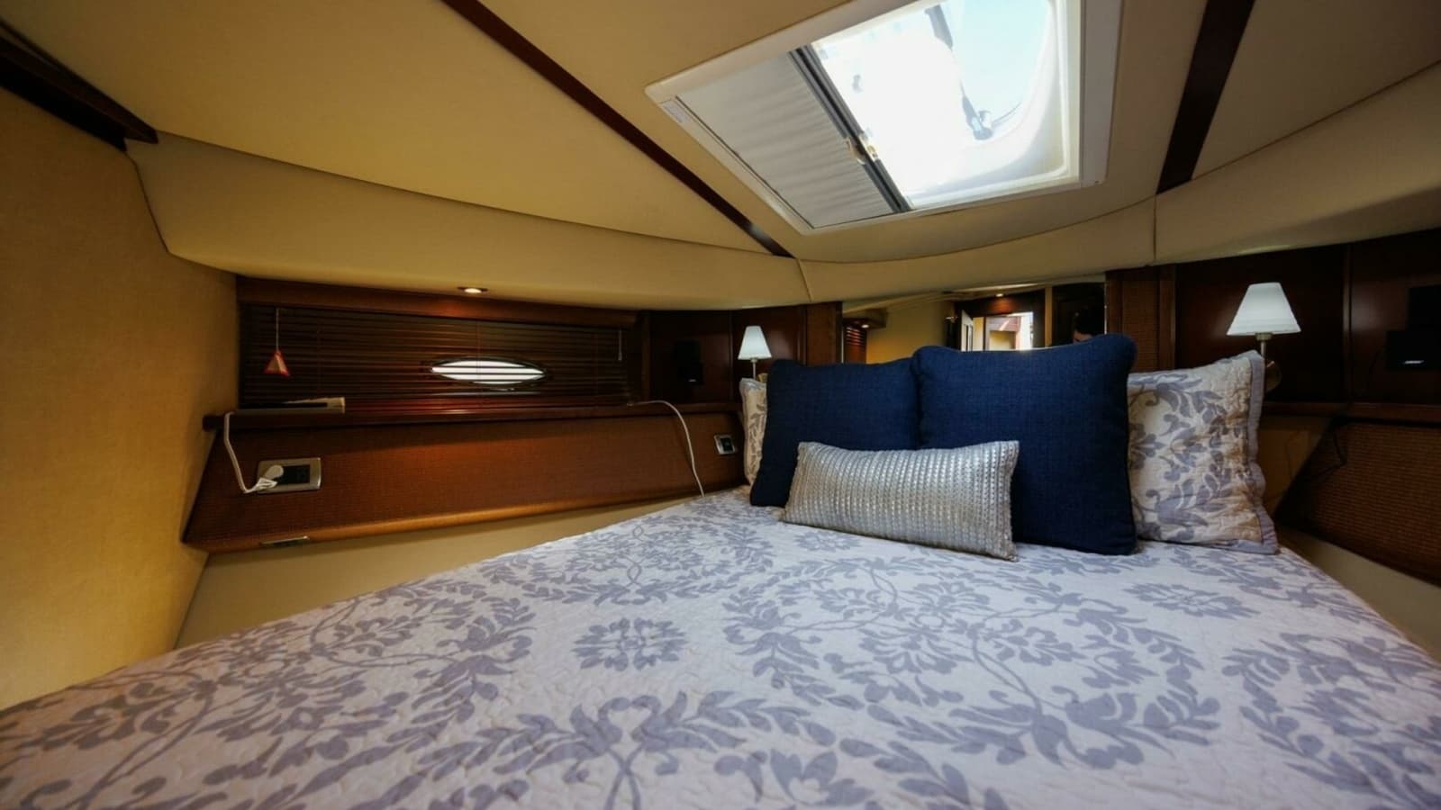 2006 52 Sea Ray Sedan Bridge Zoe Grace Master Stateroom (1)