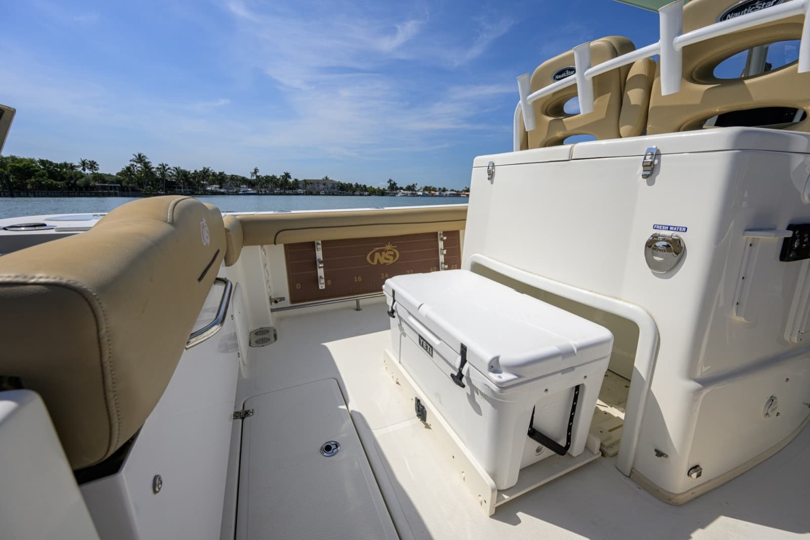 NauticStar 28 - Cockpit