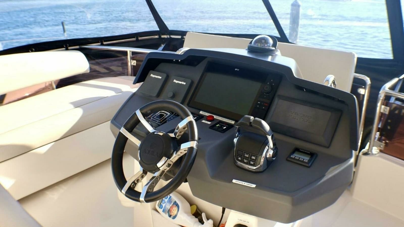 2018 Aquila 44 Catamaran- Flybridge
