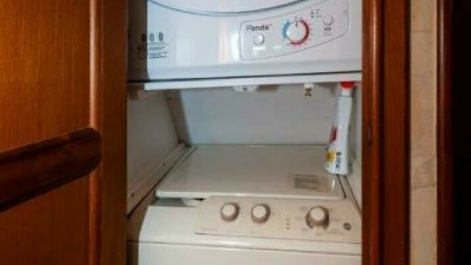 1998 Ocean Yachts 48 Super Sport Laundry