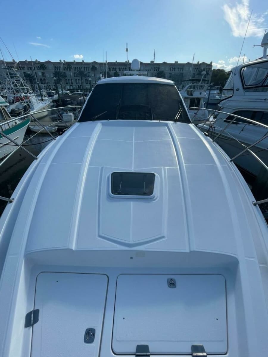 Regal 52 Sport Coupe - Bow