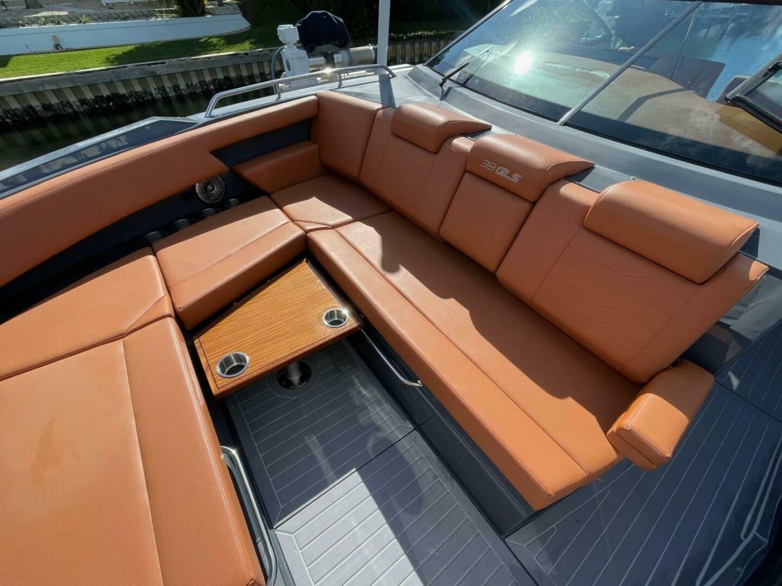 Cruisers Yachts 38 GLS -