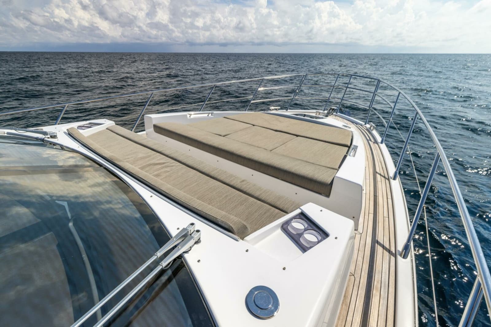Azimut 60 - Azure - Bow