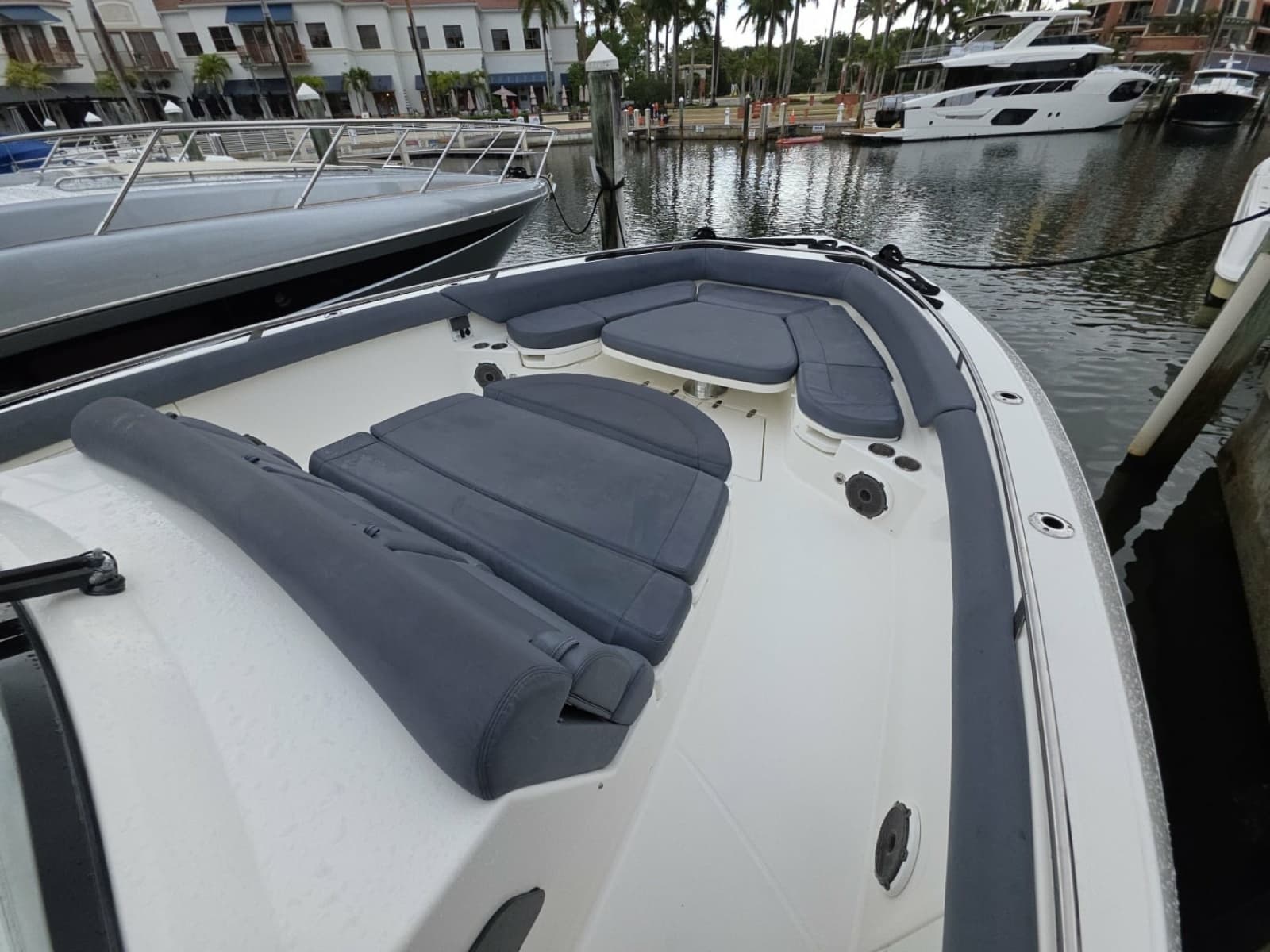 2021 Boston Whaler 420 Outrage BFT-Profile