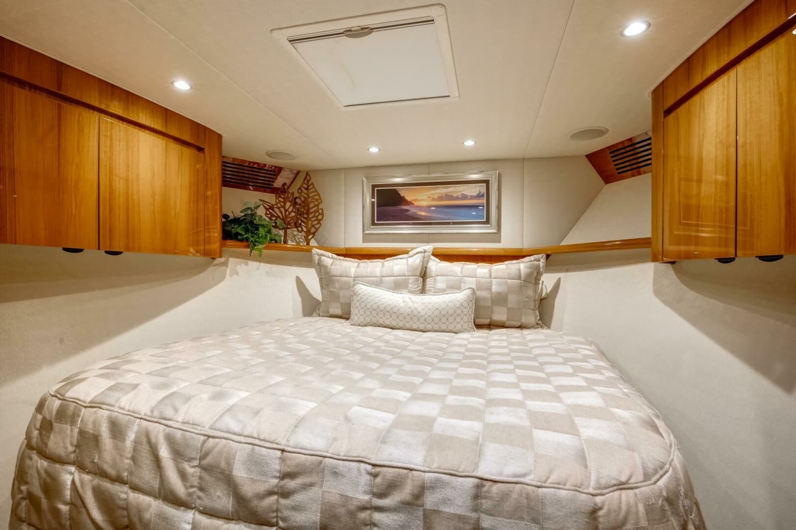Viking 70 Convertible - Stateroom