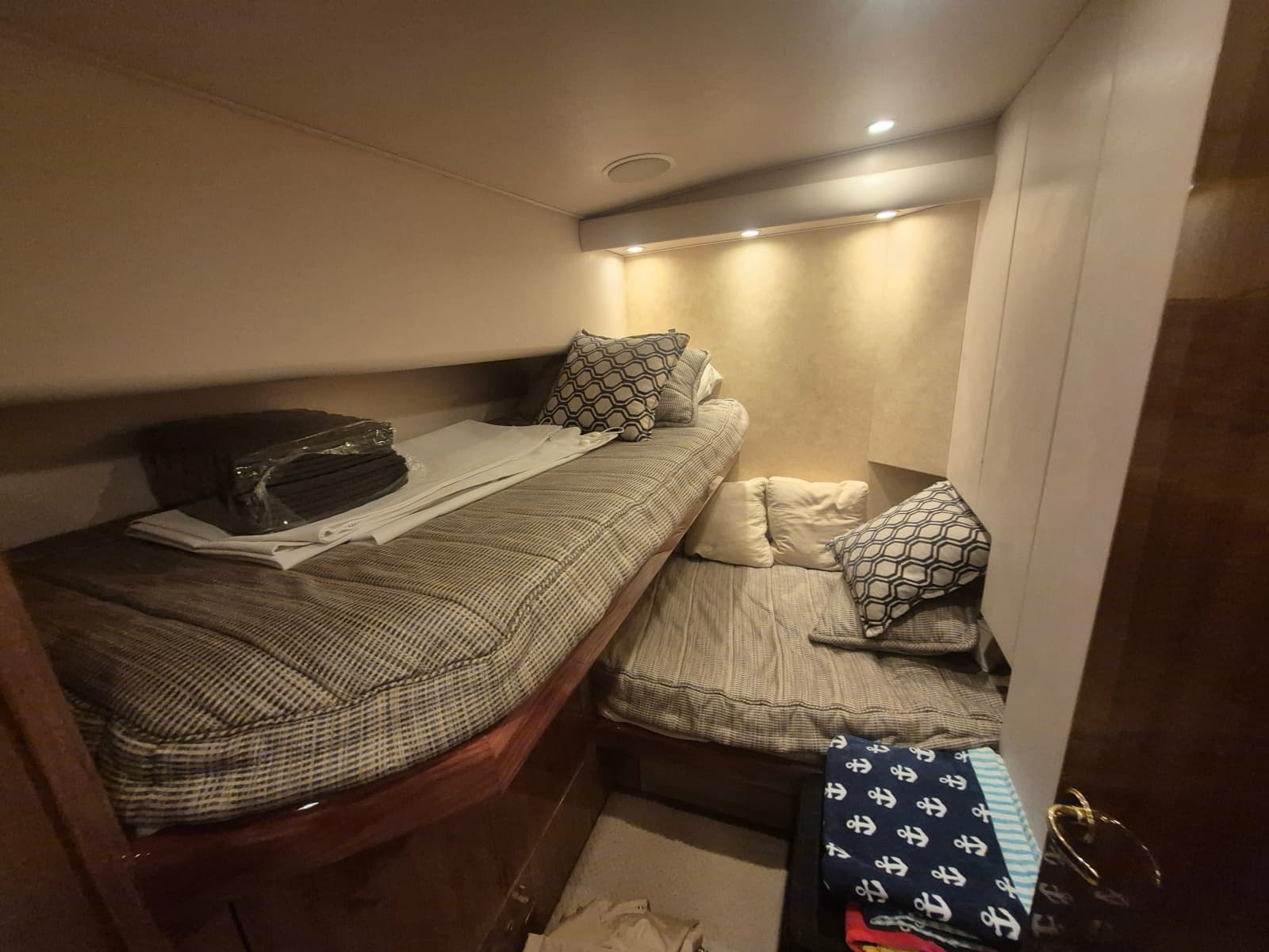 2006 Viking 56 Convertible