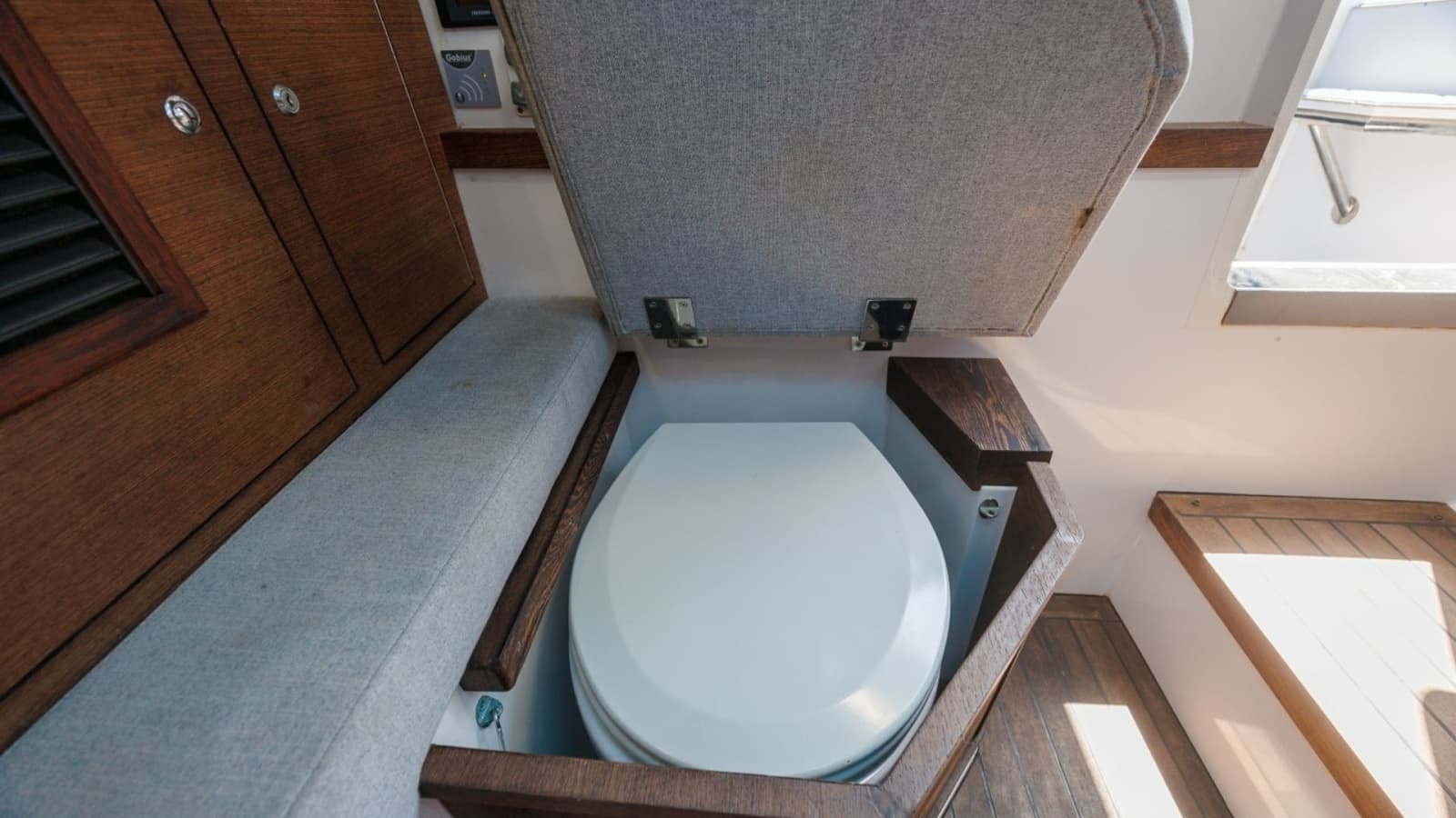 2019 Axopar 37 Sun Top