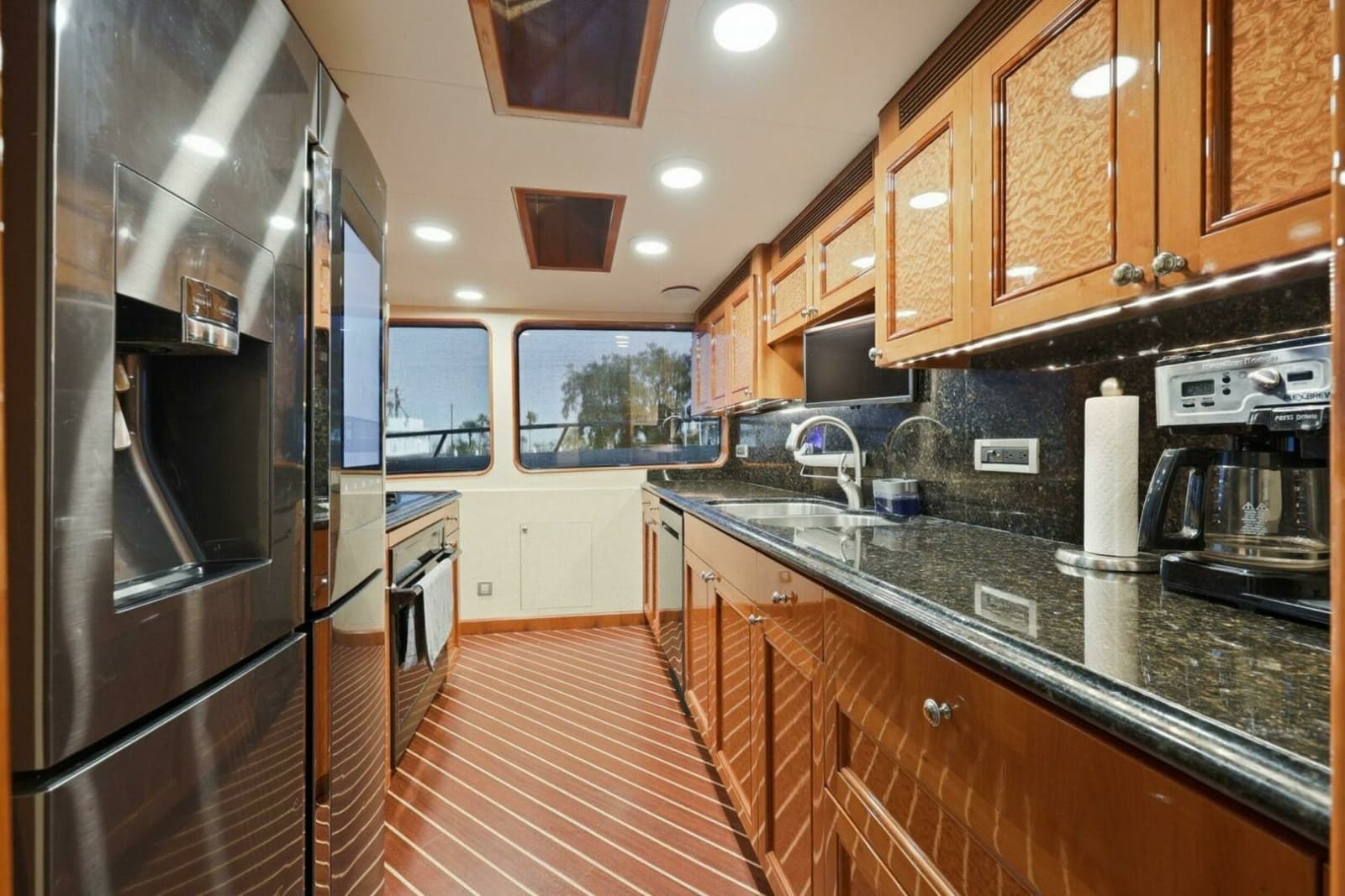 Cheoy Lee 95 FOOTLOOSE - Galley