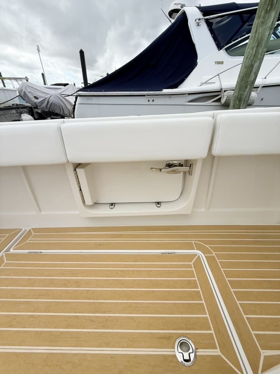 Jupiter 38 - PLAYPEN - Dive Door