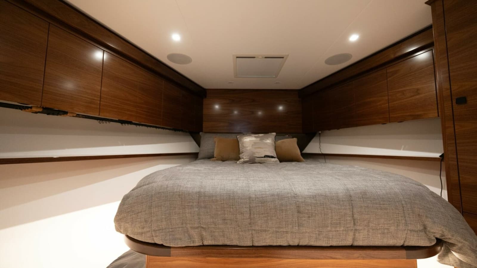 2025 82 Viking Convertible Boujie VIP Stateroom (1)