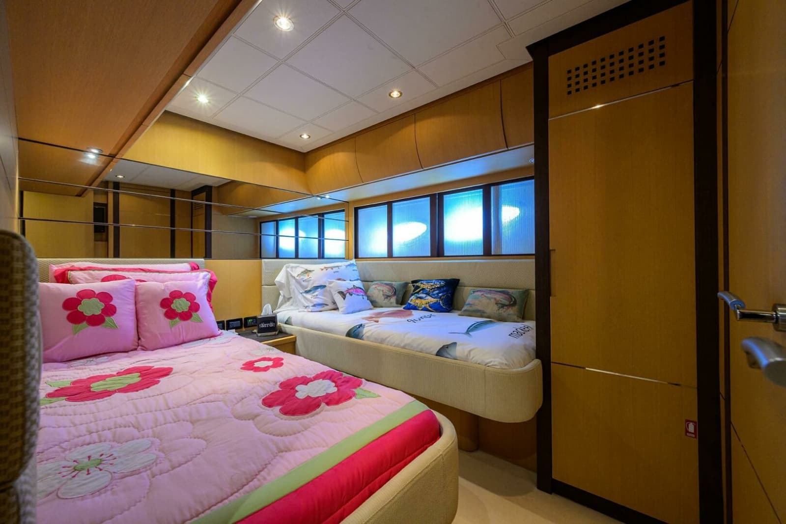 2009 Pershing 90 Express