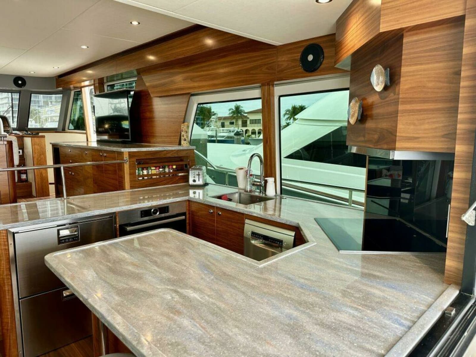Outer Reef 62 SOUTH  PAWS - Galley
