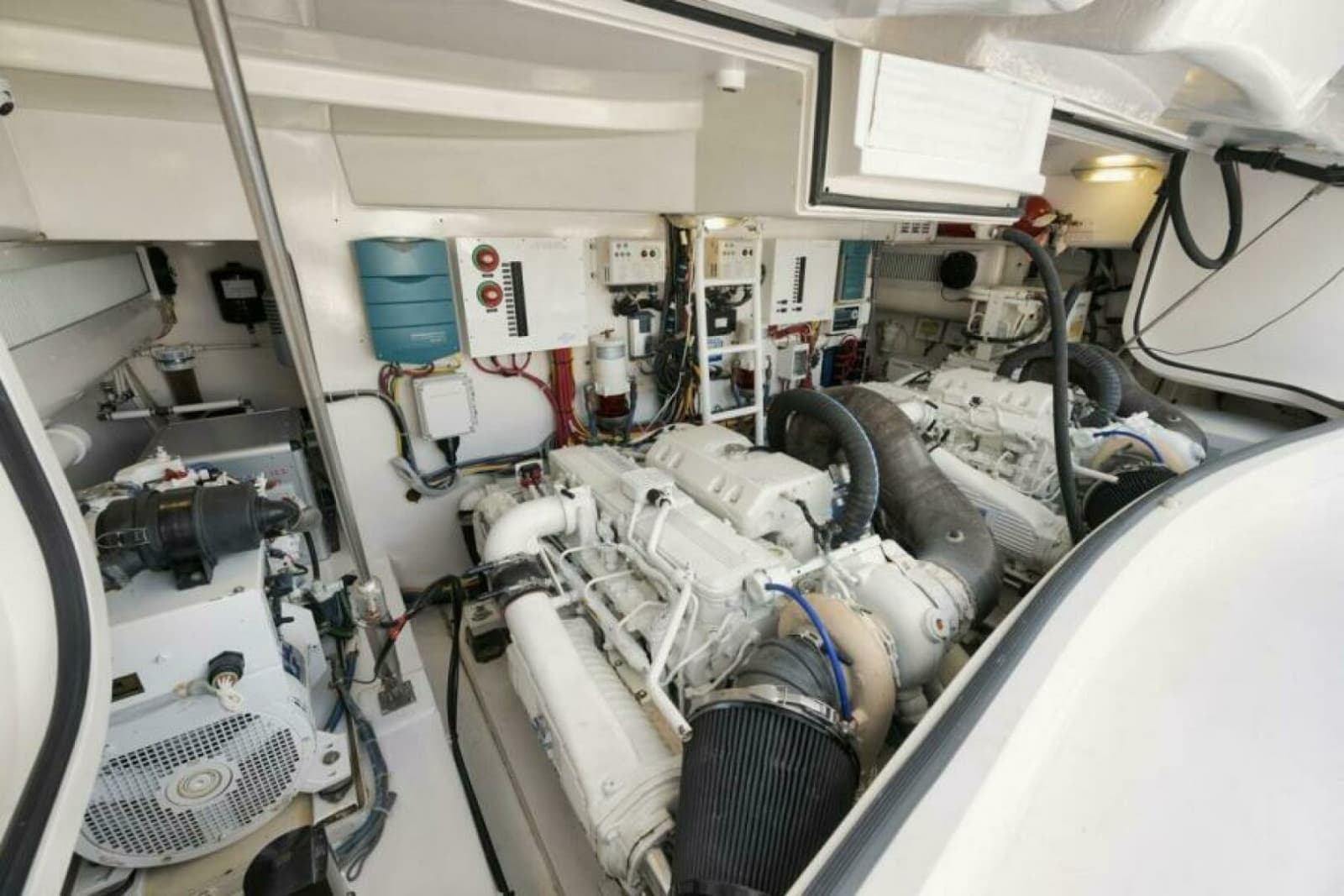Viking 42 GAMECHANGER - Engine Room