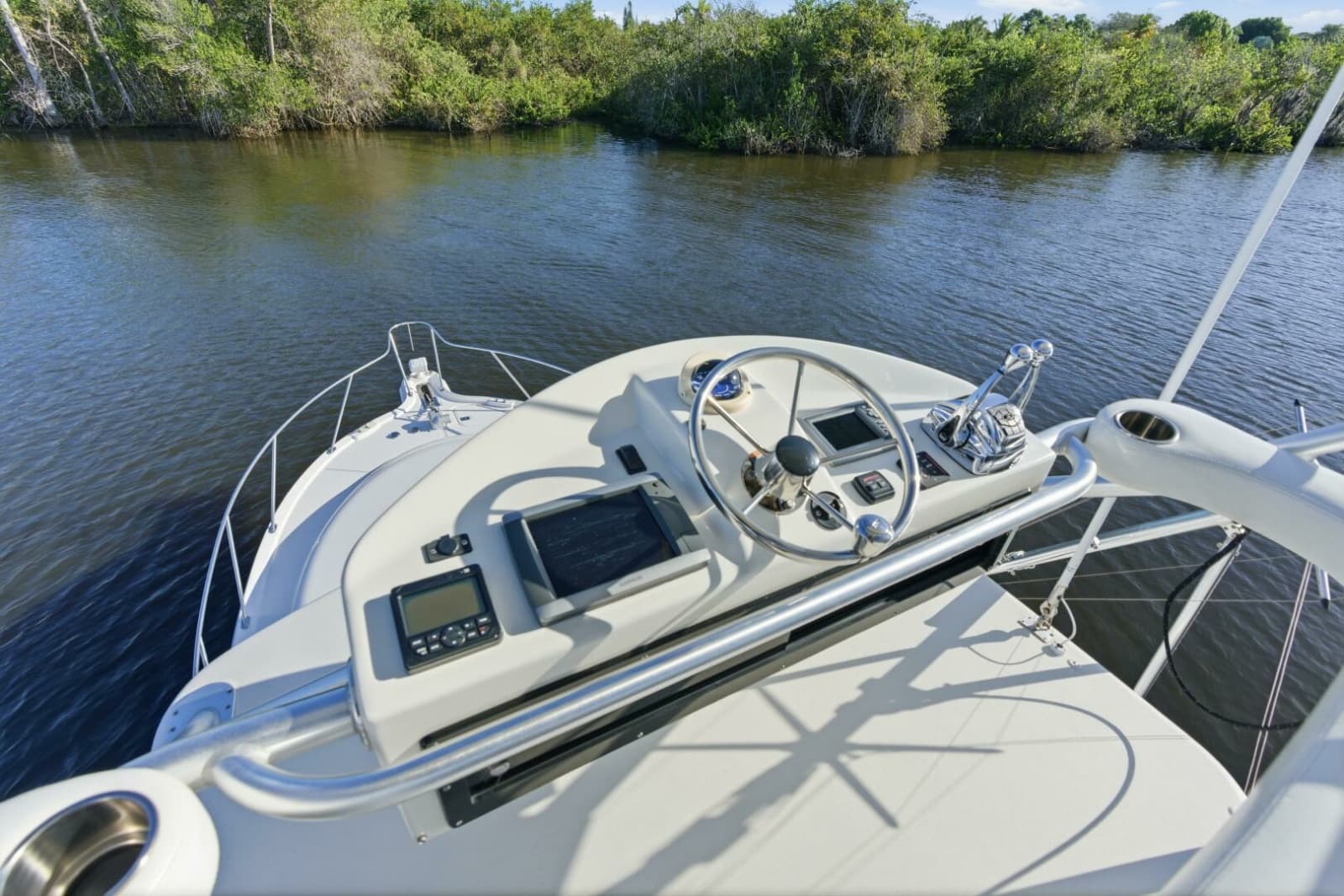 Tiara 31 Serenity- Flybridge Helm