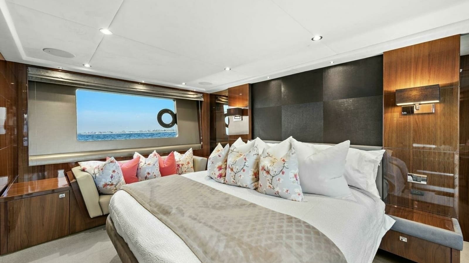 2015 Princess 72 Motor Yacht "LA-Z-BUOY" Exquisite Master Stateroom