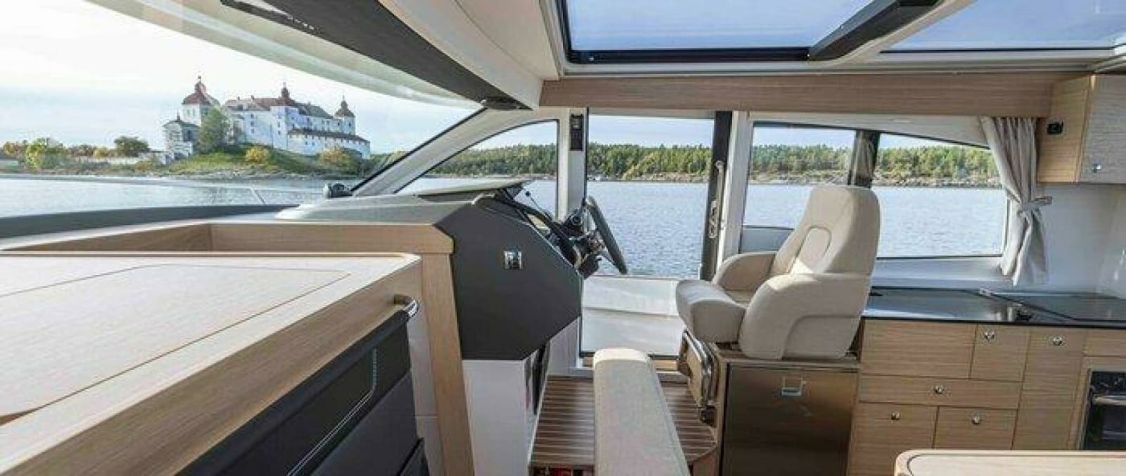 Nimbus 365 Coupe Helm