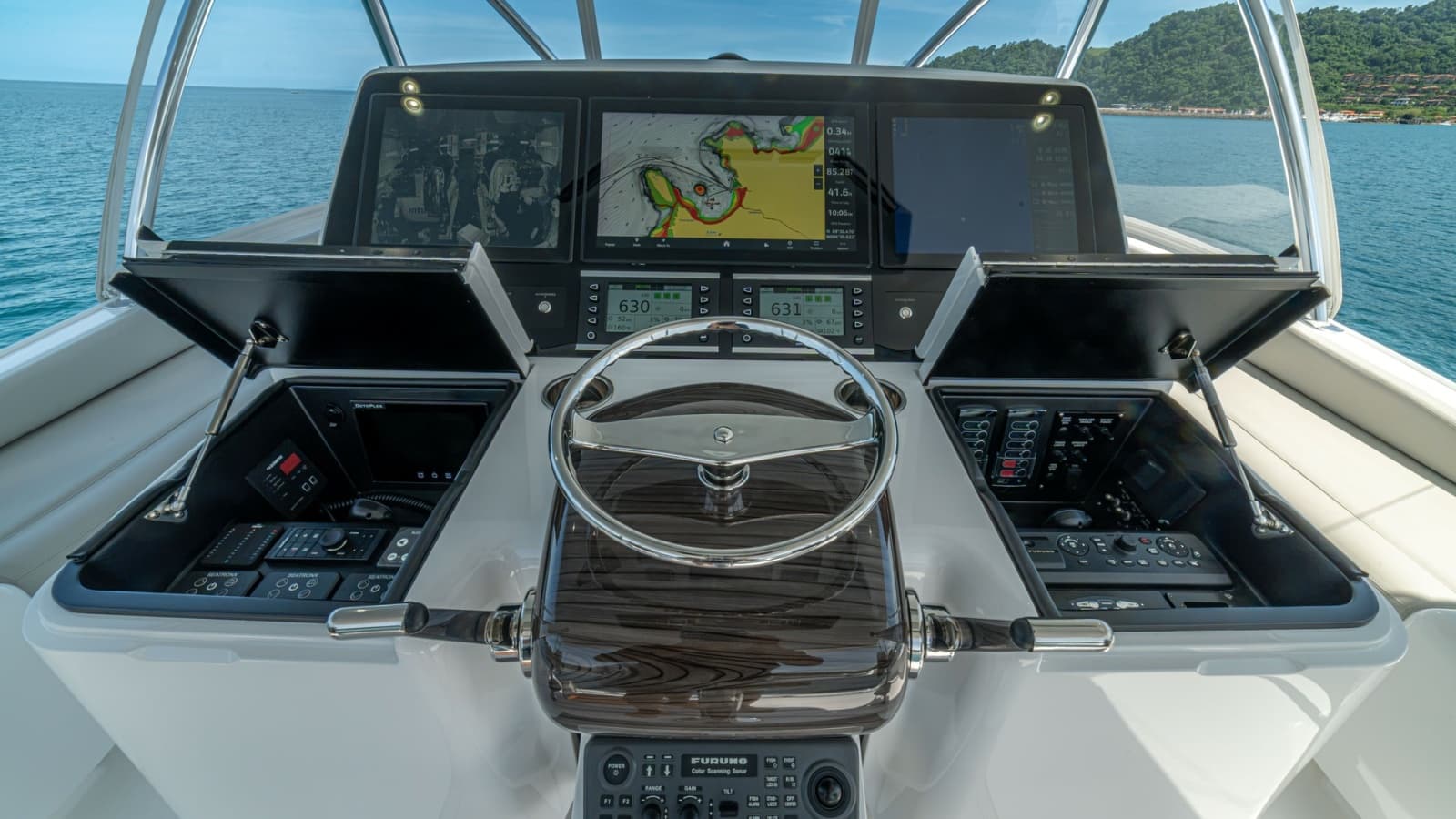 State-of-the-Art Helm Station