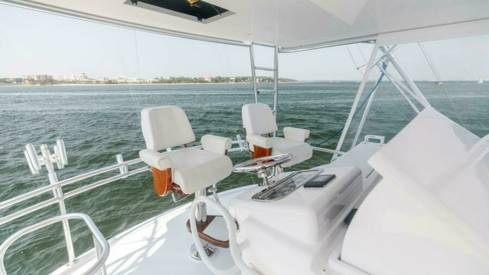2008 Hatteras 60 Convertible Helm Seating