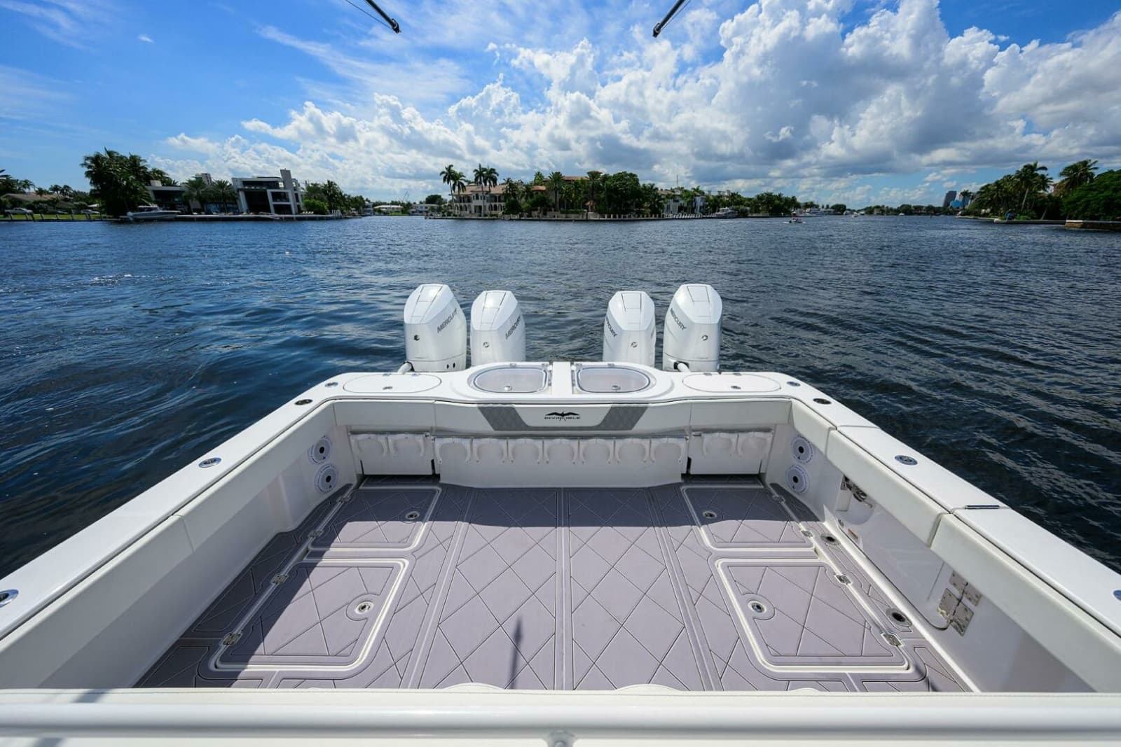 Invincible 46 Argento II - Exterior Cockpit
