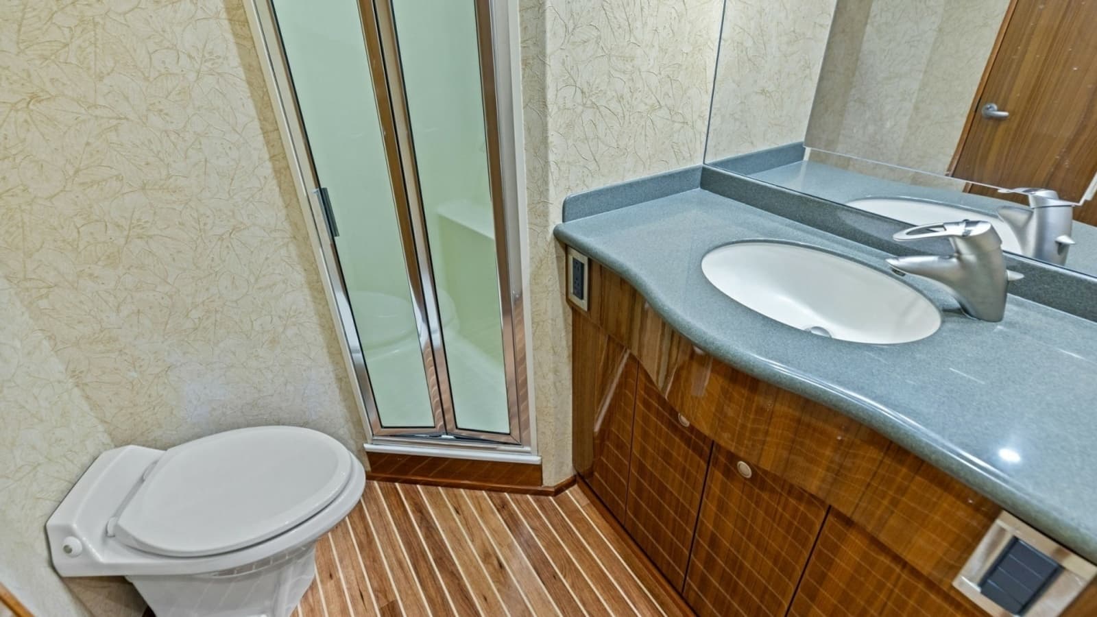 2008 Viking 68 Skybridge "Liquid Apple"
