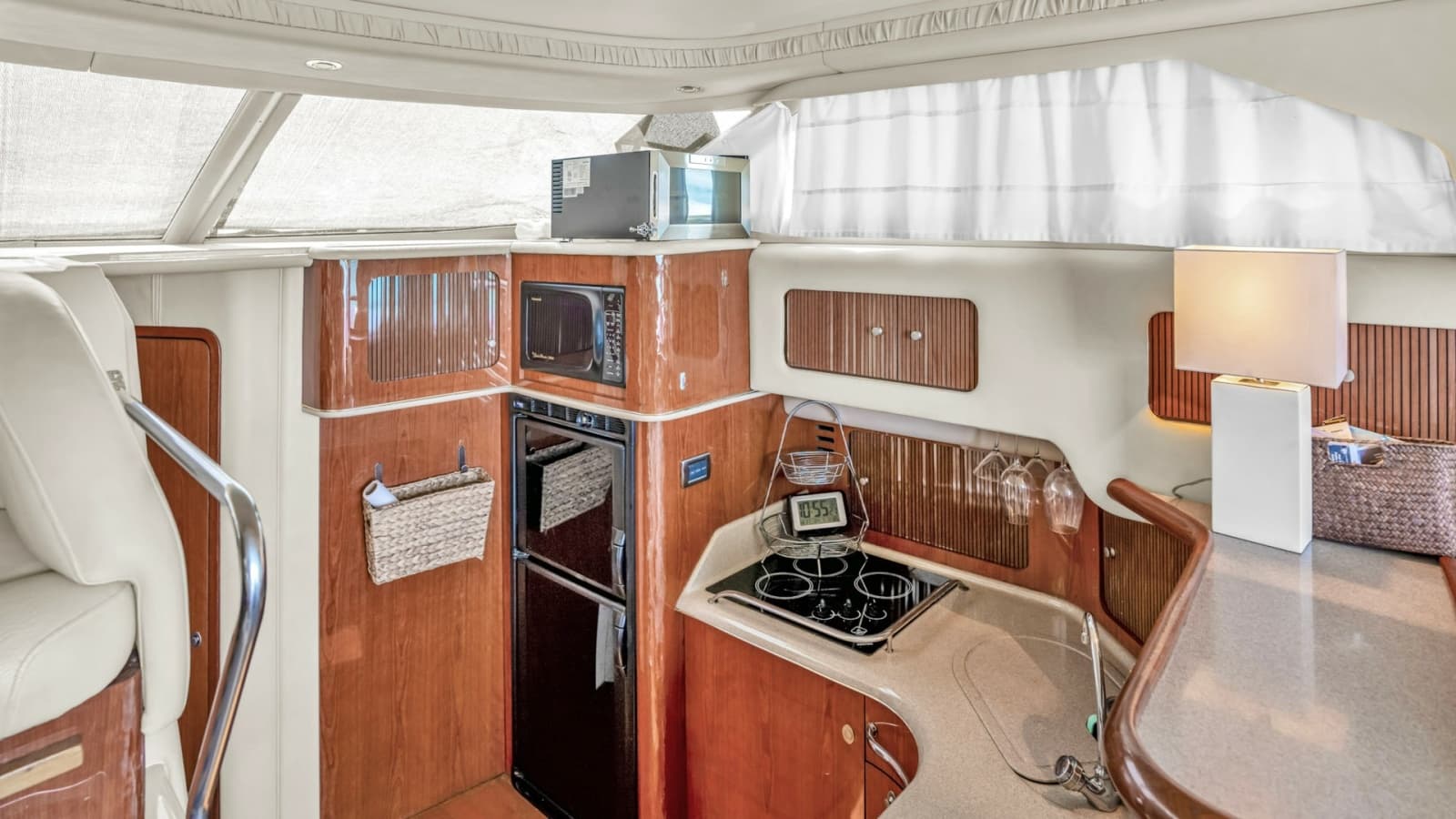 2000 40 Sea Ray 400 Sedan Bridge Barely Covered Galley
