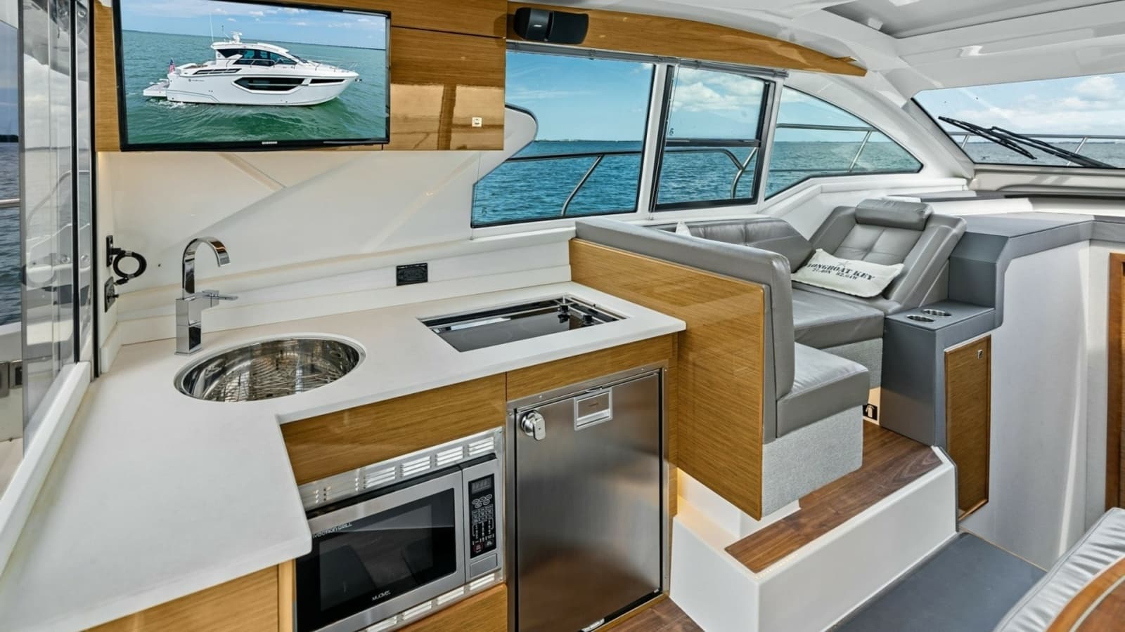 2019 Cruisers Yachts 42 Cantius 'Truly Ineffable'