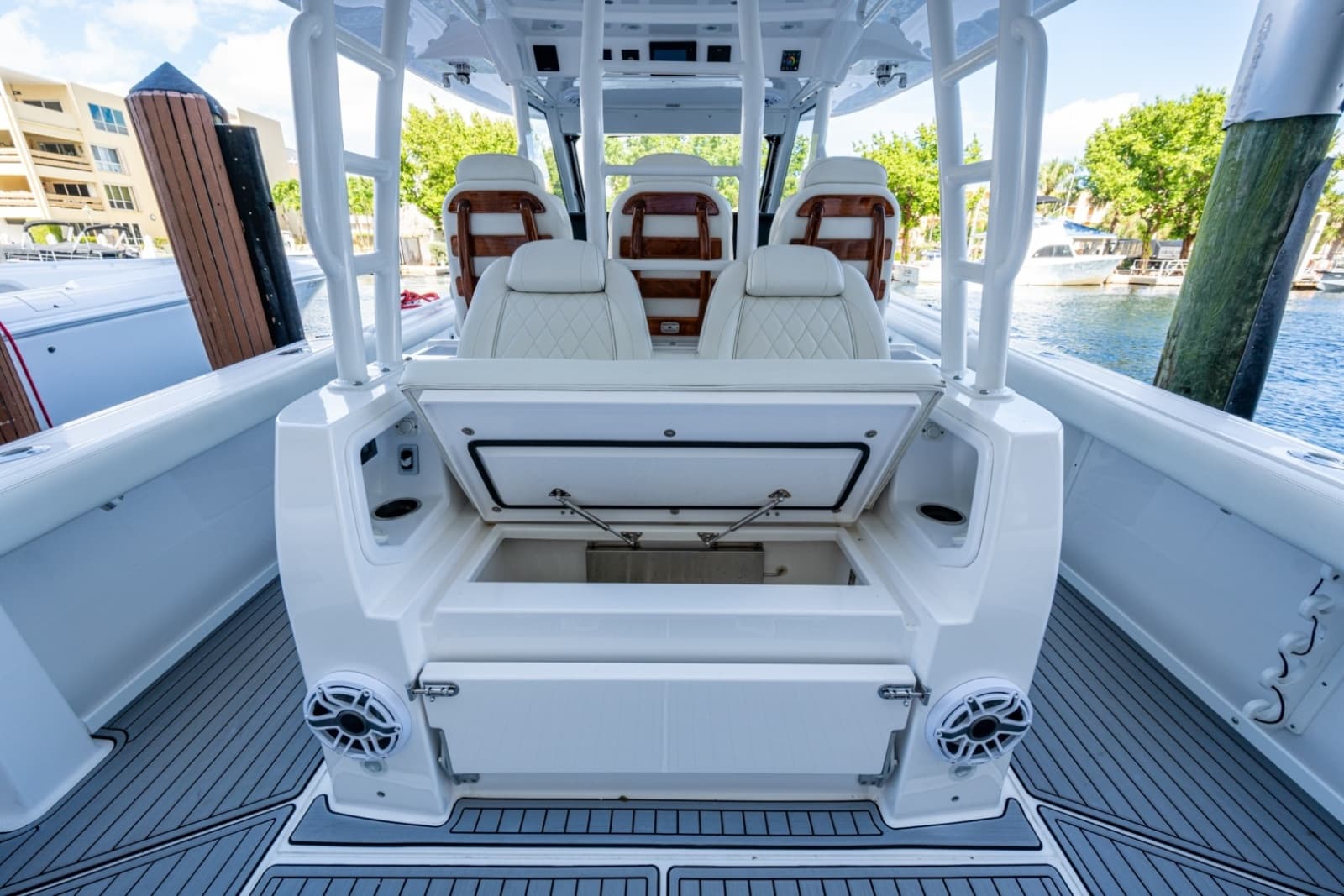2020 Everglades 395 Center Console
