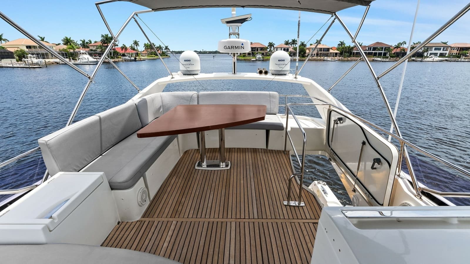 Spacious Flybridge with Seating Area